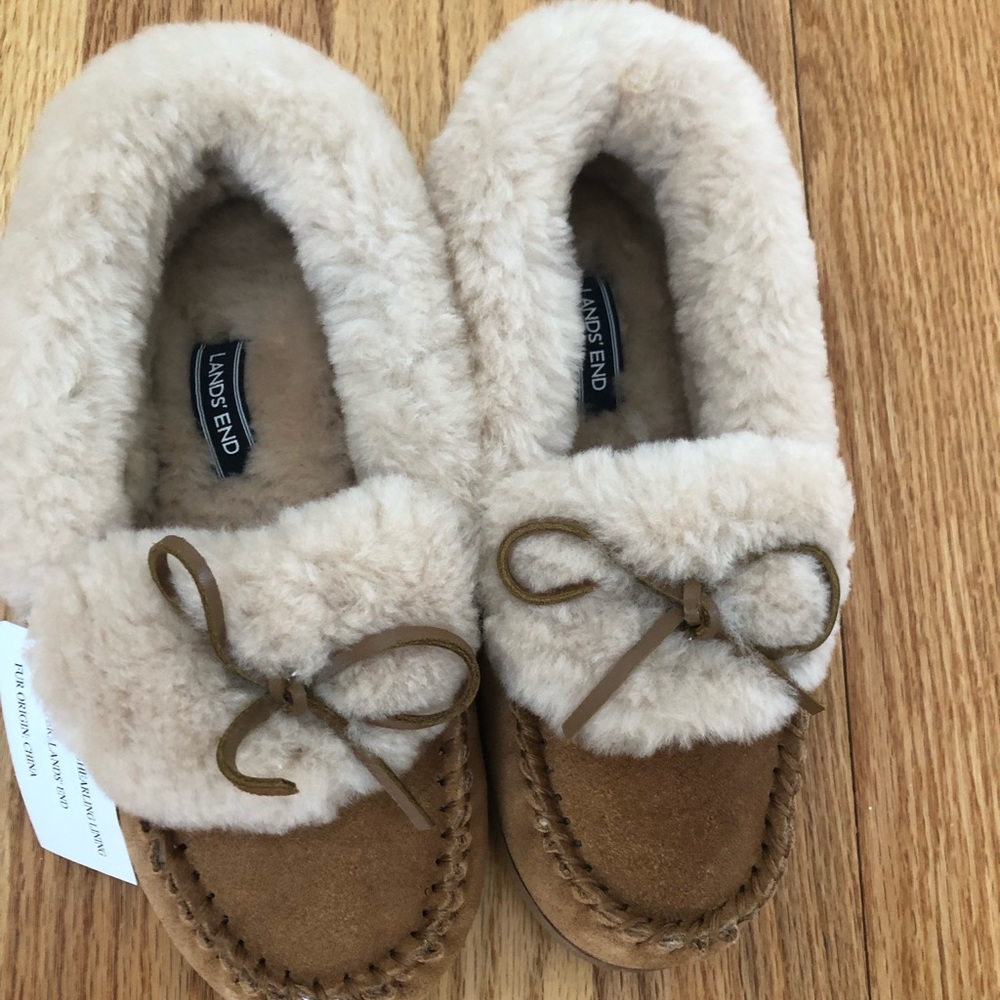 NWT size 7 Lands end shearling moccasin slippers